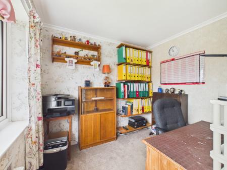 4 bedroom Detached house for sale in Poynings Crescent, Basingstoke, RG21