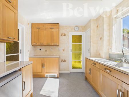 4 bedroom Detached house for sale in Poynings Crescent, Basingstoke, RG21