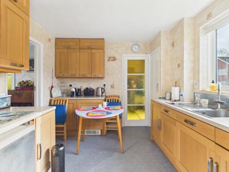 4 bedroom Detached house for sale in Poynings Crescent, Basingstoke, RG21