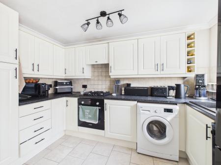 2 bedroom Terraced House for sale in Mulberry Way, Chineham, Basingstoke, RG24