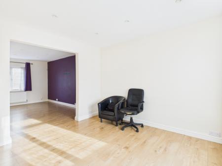 3 bedroom Semi-detached house for sale in Queen Mary Avenue, Oakridge, Basingstoke, RG21