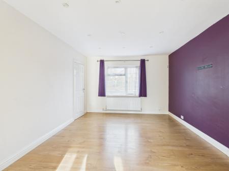 3 bedroom Semi-detached house for sale in Queen Mary Avenue, Oakridge, Basingstoke, RG21