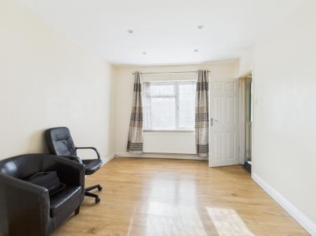 3 bedroom Semi-detached house for sale in Queen Mary Avenue, Oakridge, Basingstoke, RG21