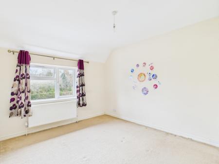 3 bedroom Semi-detached house for sale in Queen Mary Avenue, Oakridge, Basingstoke, RG21