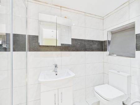3 bedroom Semi-detached house for sale in Queen Mary Avenue, Oakridge, Basingstoke, RG21