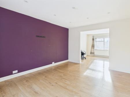 3 bedroom Semi-detached house for sale in Queen Mary Avenue, Oakridge, Basingstoke, RG21