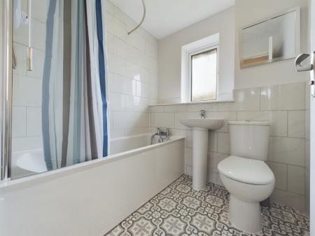 2 bedroom End of terrace house to let in Cropmark Way, Hatch Warren, Basingstoke, RG22