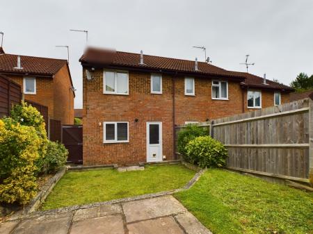 2 bedroom End of terrace house to let in Cropmark Way, Hatch Warren, Basingstoke, RG22
