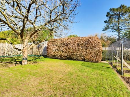 1 bedroom Flat to let in Weston Close, Upton Grey, RG25