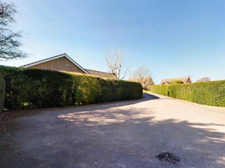 1 bedroom Flat to let in Weston Close, Upton Grey, RG25