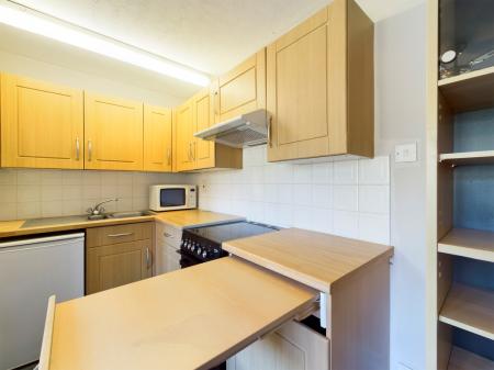 1 bedroom Flat to let in Weston Close, Upton Grey, RG25