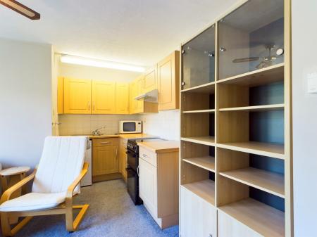 1 bedroom Flat to let in Weston Close, Upton Grey, RG25