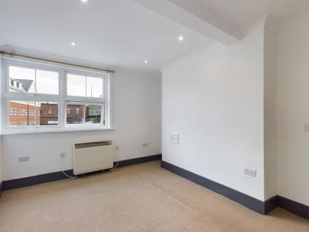 2 bedroom Flat to let in Winton Square, Town Centre, Basingstoke, RG21