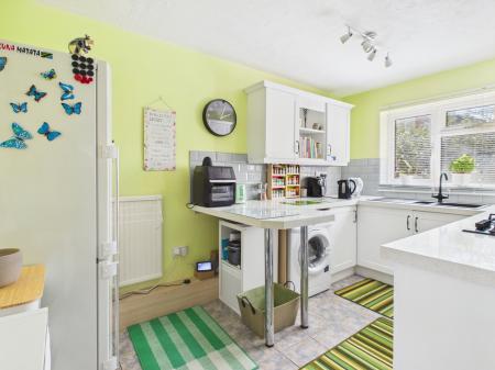 2 bedroom Ground floor maisonette for sale in Pershore Road, Basingstoke, RG24