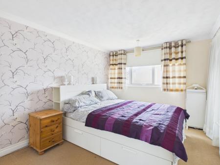 3 bedroom End of terrace house for sale in Millard Close, Basingstoke, RG21
