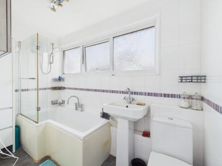 3 bedroom End of terrace house for sale in Millard Close, Basingstoke, RG21