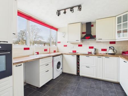 3 bedroom End of terrace house for sale in Millard Close, Basingstoke, RG21