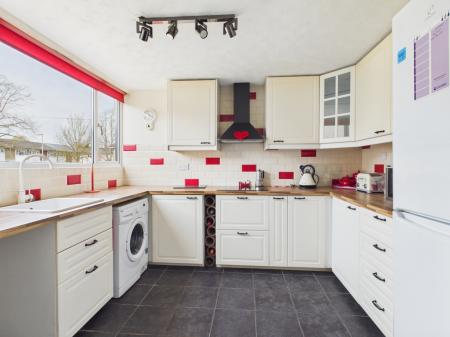 3 bedroom End of terrace house for sale in Millard Close, Basingstoke, RG21