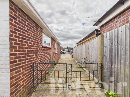 3 bedroom Bungalow for sale in Hulbert Way, Basingstoke, RG22