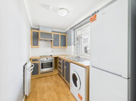 2 bedroom Flat to let in Crown Heights, Alencon Link, Basingstoke, RG21