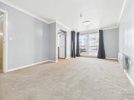 2 bedroom Flat to let in Crown Heights, Alencon Link, Basingstoke, RG21