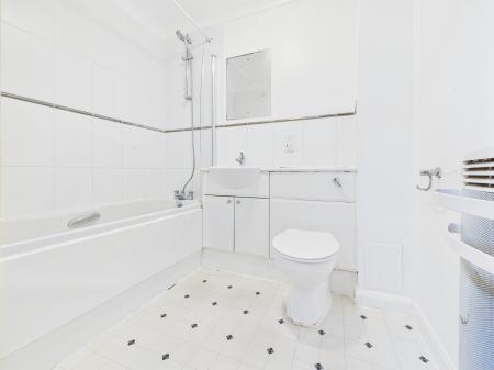 2 bedroom Flat to let in Crown Heights, Alencon Link, Basingstoke, RG21