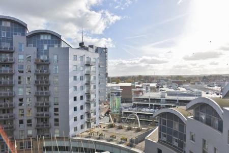 2 bedroom Flat to let in Crown Heights, Alencon Link, Basingstoke, RG21