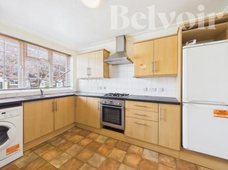 2 bedroom Maisonette for sale in Devonshire Place, Kings Furlong, Basingstoke, RG21