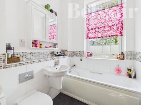 3 bedroom Terraced House for sale in Watertower Way, Basingstoke, RG24