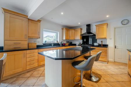 3 bedroom Bungalow for sale in Hill Road, Oakley, Basingstoke, RG23