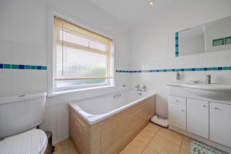3 bedroom Bungalow for sale in Hill Road, Oakley, Basingstoke, RG23