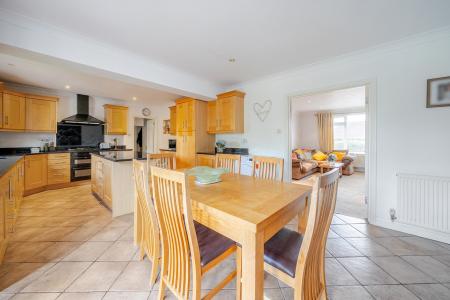 3 bedroom Bungalow for sale in Hill Road, Oakley, Basingstoke, RG23