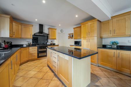 3 bedroom Bungalow for sale in Hill Road, Oakley, Basingstoke, RG23