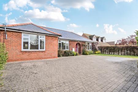 3 bedroom Bungalow for sale in Hill Road, Oakley, Basingstoke, RG23