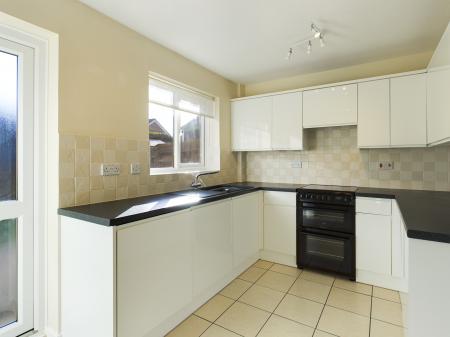 2 bedroom End of terrace house to let in The Cornfields, Hatch Warren, Basingstoke, RG22