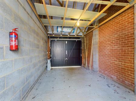 4 bedroom Detached house to let in Longwood Copse Lane, Beggarwood, Basingstoke, RG23