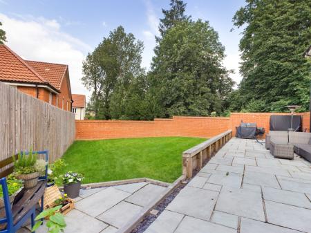 4 bedroom Detached house to let in Longwood Copse Lane, Beggarwood, Basingstoke, RG23