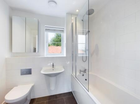 4 bedroom Detached house to let in Longwood Copse Lane, Beggarwood, Basingstoke, RG23