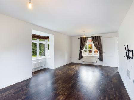 4 bedroom Detached house to let in Longwood Copse Lane, Beggarwood, Basingstoke, RG23