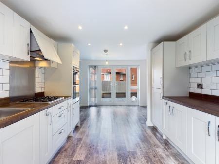 4 bedroom Detached house to let in Longwood Copse Lane, Beggarwood, Basingstoke, RG23