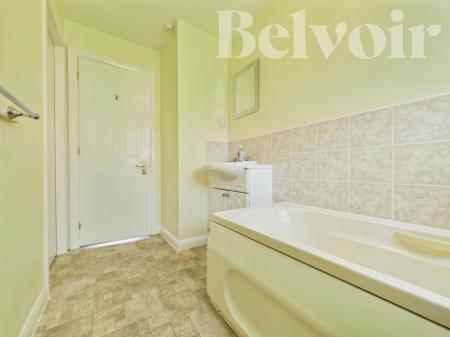 2 bedroom Flat to let in Regent Court, Norn Hill, Basingstoke, RG21