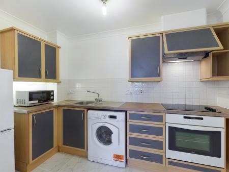 2 bedroom Flat to let in Crown Heights, Alencon Link, Basingstoke, RG21