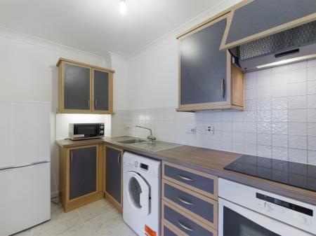2 bedroom Flat to let in Crown Heights, Alencon Link, Basingstoke, RG21