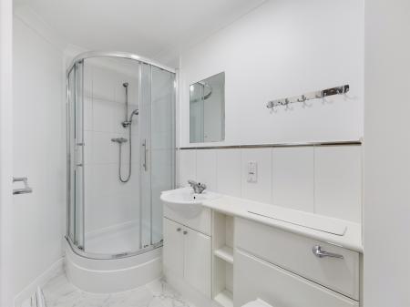 2 bedroom Flat to let in Crown Heights, Alencon Link, Basingstoke, RG21