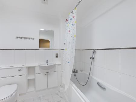2 bedroom Flat to let in Crown Heights, Alencon Link, Basingstoke, RG21