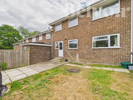 2 bedroom Ground floor maisonette for sale in Ravel Close, Brighton Hill, Basingstoke, RG22