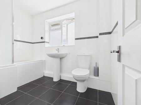 3 bedroom Semi-detached house for sale in Loveridge Close, Basingstoke, RG21