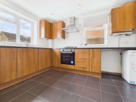3 bedroom Semi-detached house for sale in Loveridge Close, Basingstoke, RG21