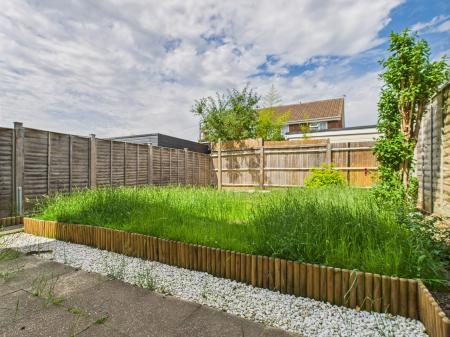 3 bedroom Semi-detached house for sale in Loveridge Close, Basingstoke, RG21