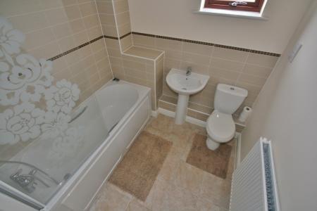 2 bedroom Flat to let in Easter Square, Limes Park, Basingstoke, RG24